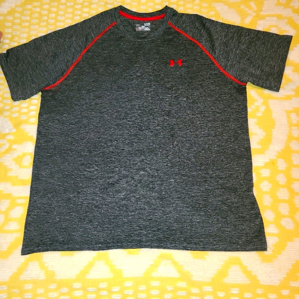 Men's Under armour loose fit heat gear t-shirt